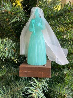 NWT Hallmark Disney Haunted Mansion Constance Hatchaway Bride ornament